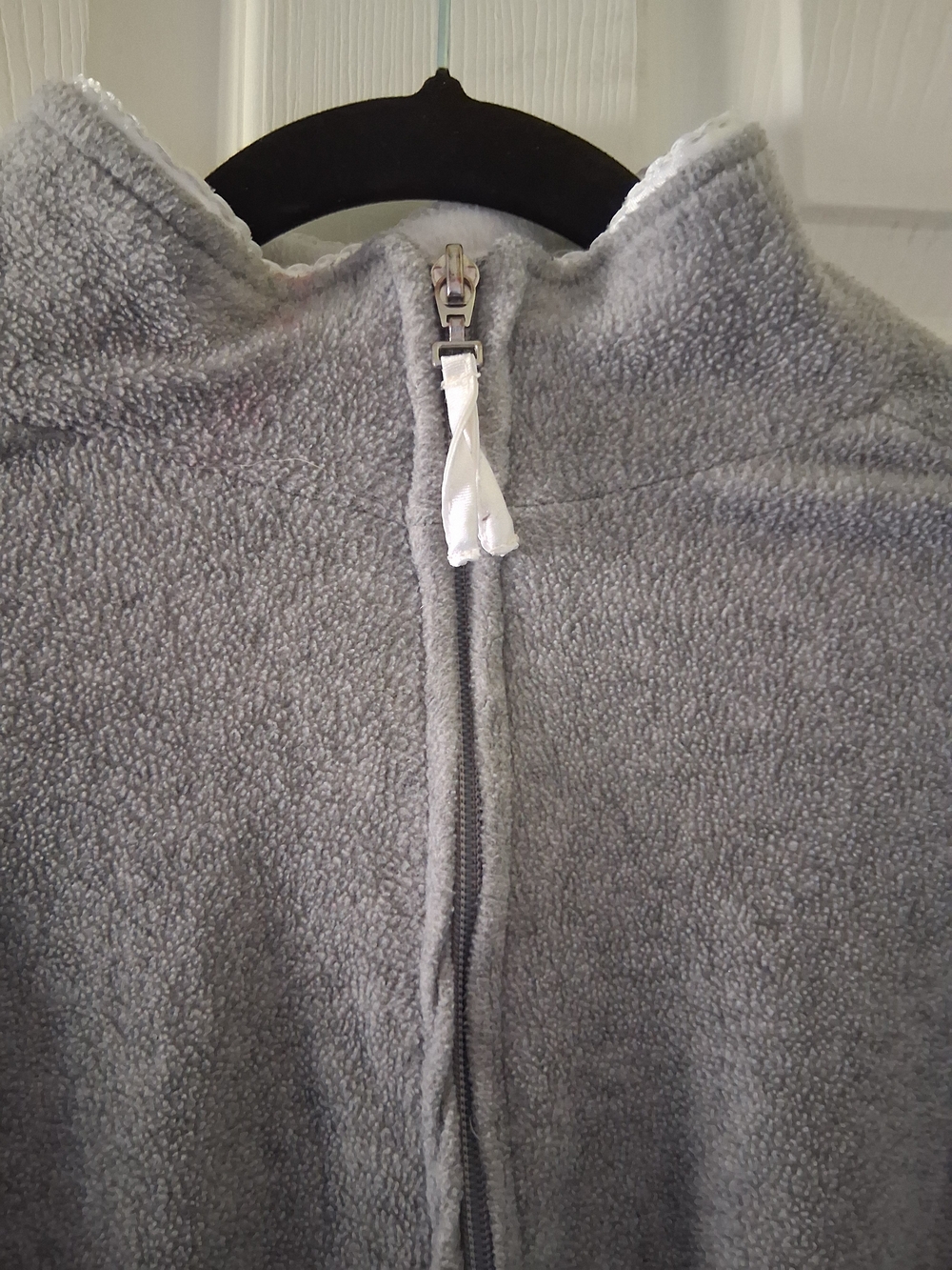 Cozy Women's Gray Zip-Front Fleece Robe - Picture 2 of 6